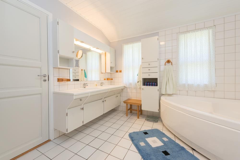 Bad med bla. hjørnebadekar Galleribilde