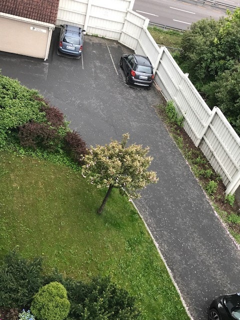 Til venstre til garasjen Galleribilde