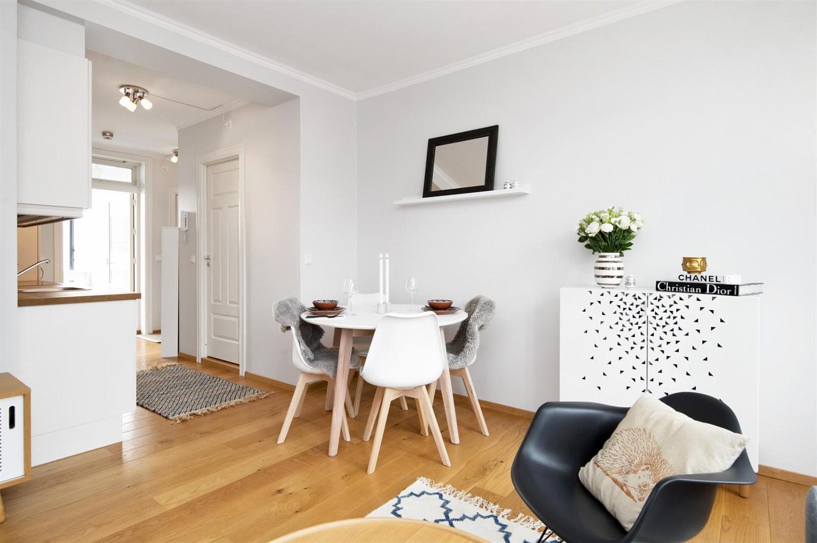 Plass til godt selskap i lyse og lekre omgivelser Galleribilde