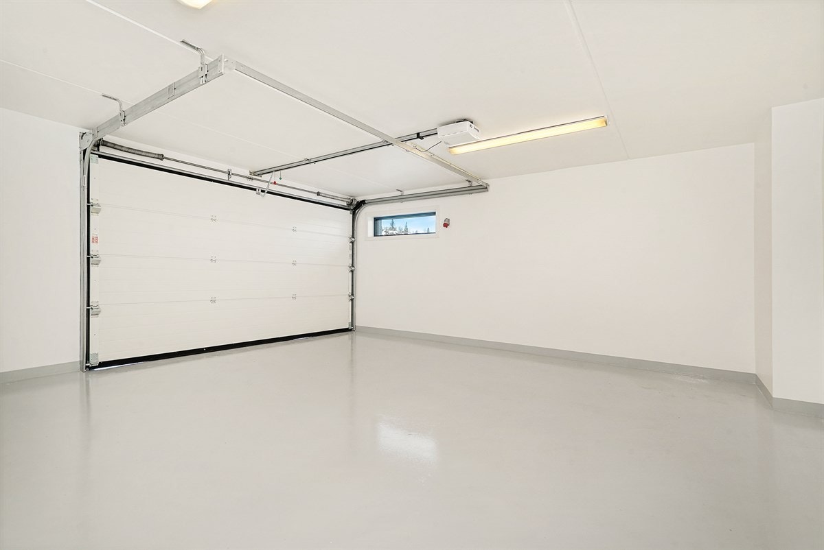 Garasje med direkte adkomst til hytta Galleribilde