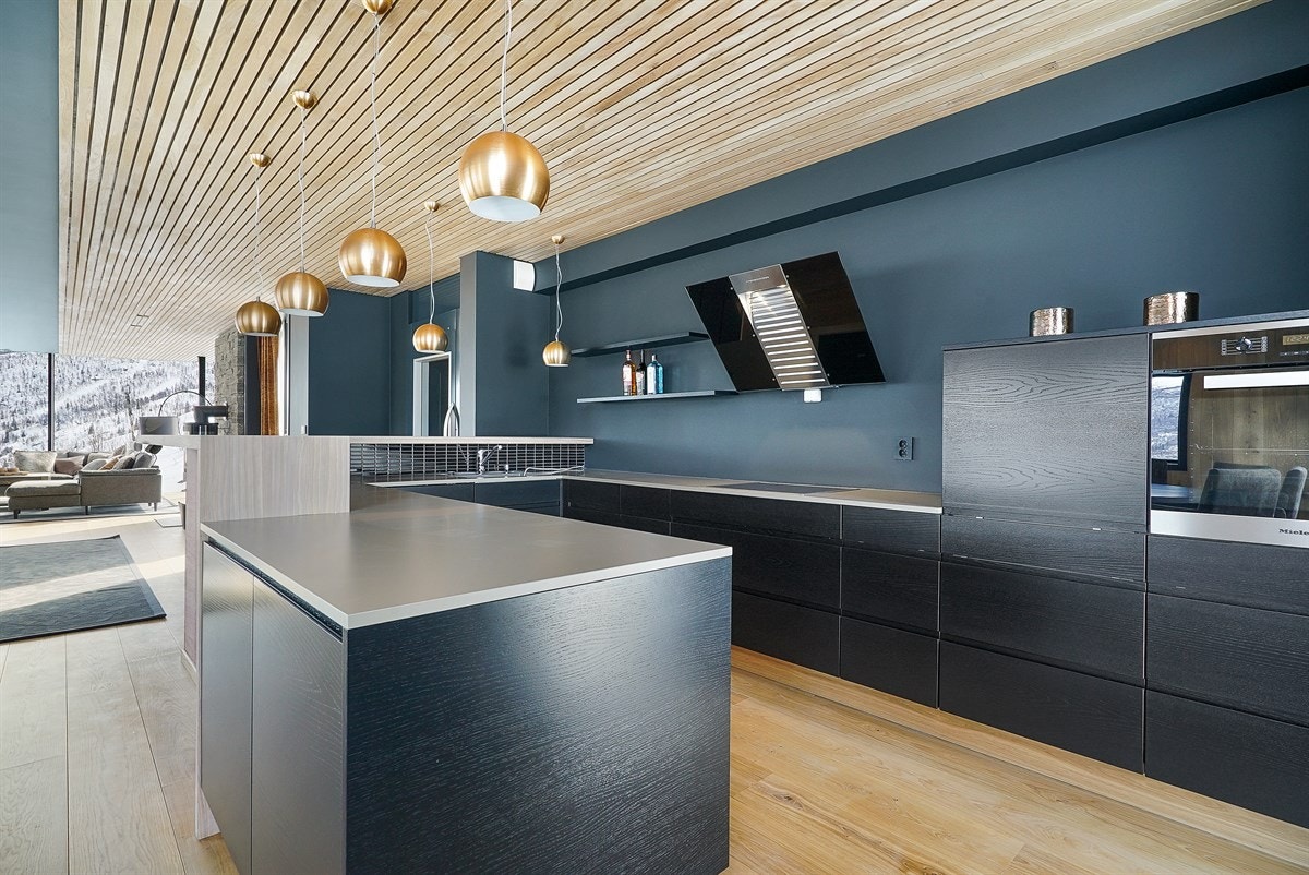 Kjøkken har integrerte hvitevarer Galleribilde