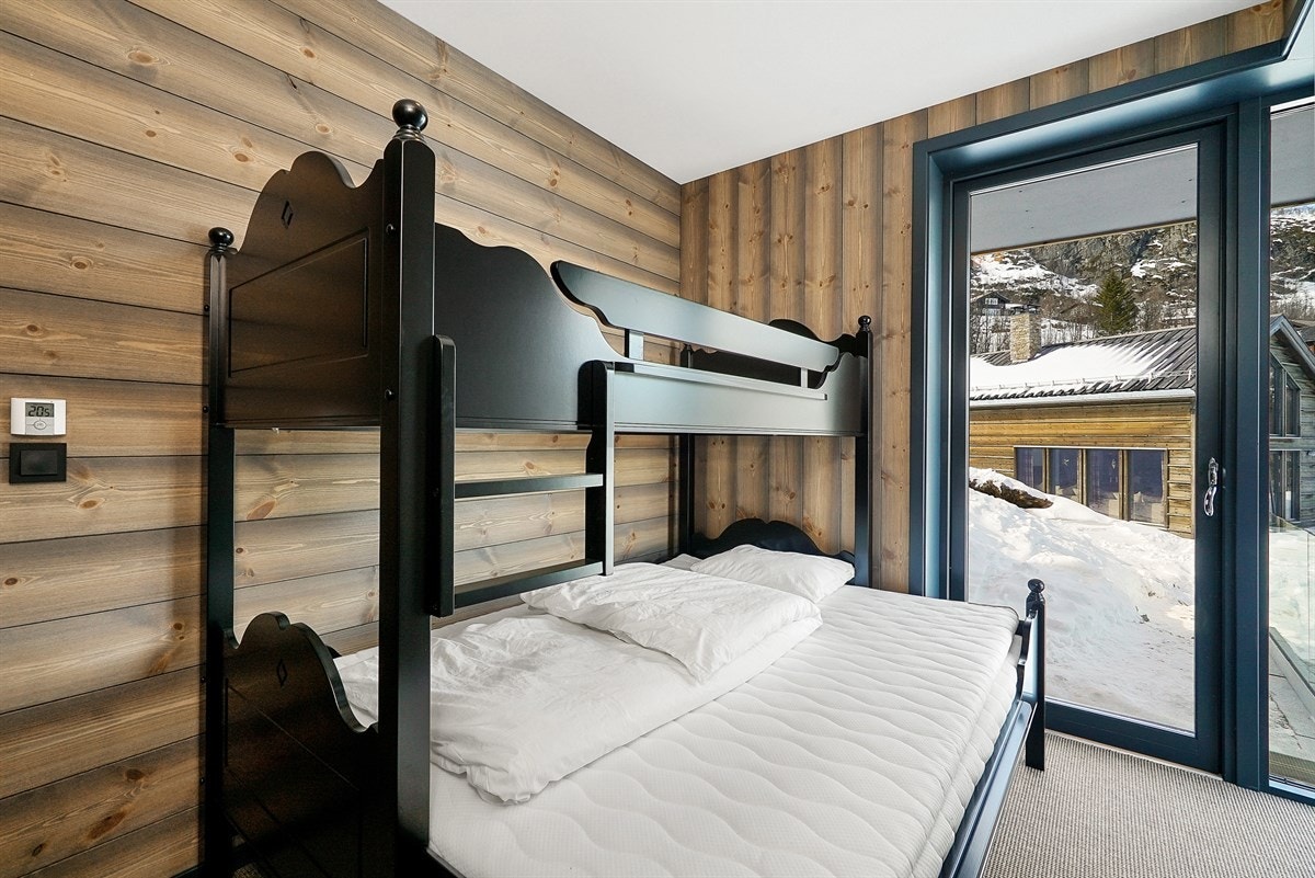 Soverom 2 - utgang til egen terrasse Galleribilde