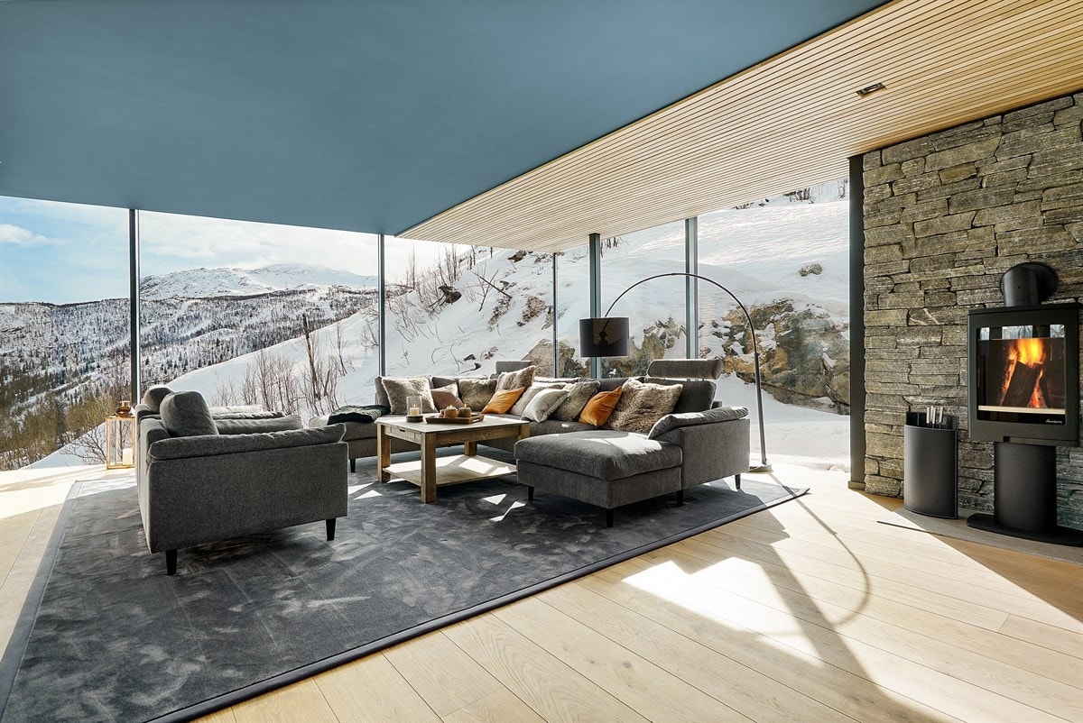 Stuen har egen peis Galleribilde