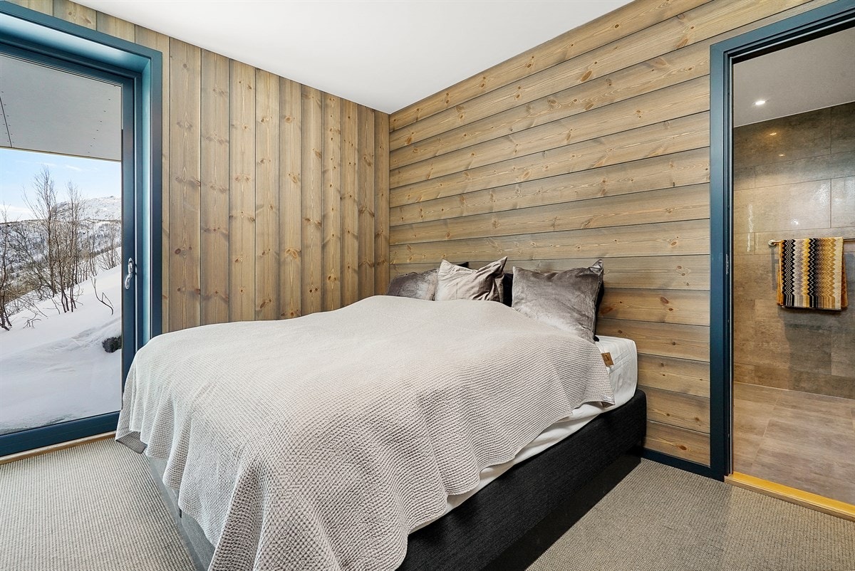 Hovedsoverom med adkomst til eget bad Galleribilde