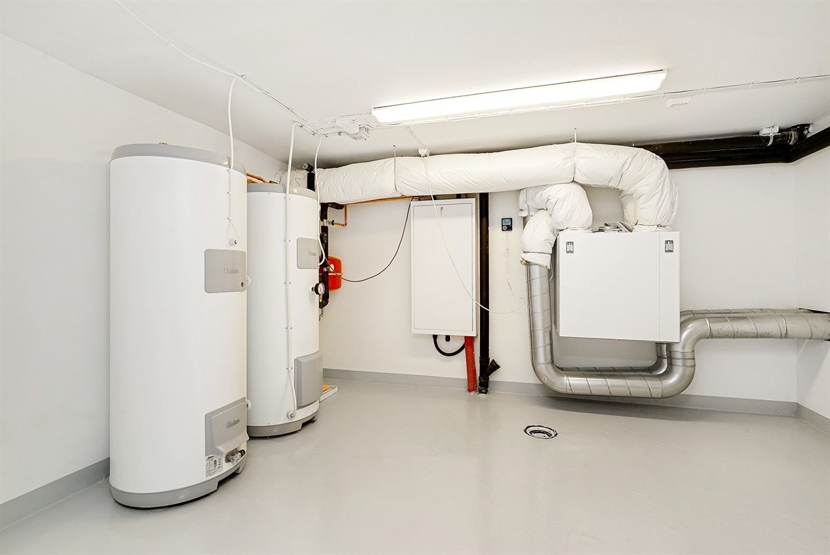 Teknisk rom , vannbåren varme i hytta Galleribilde