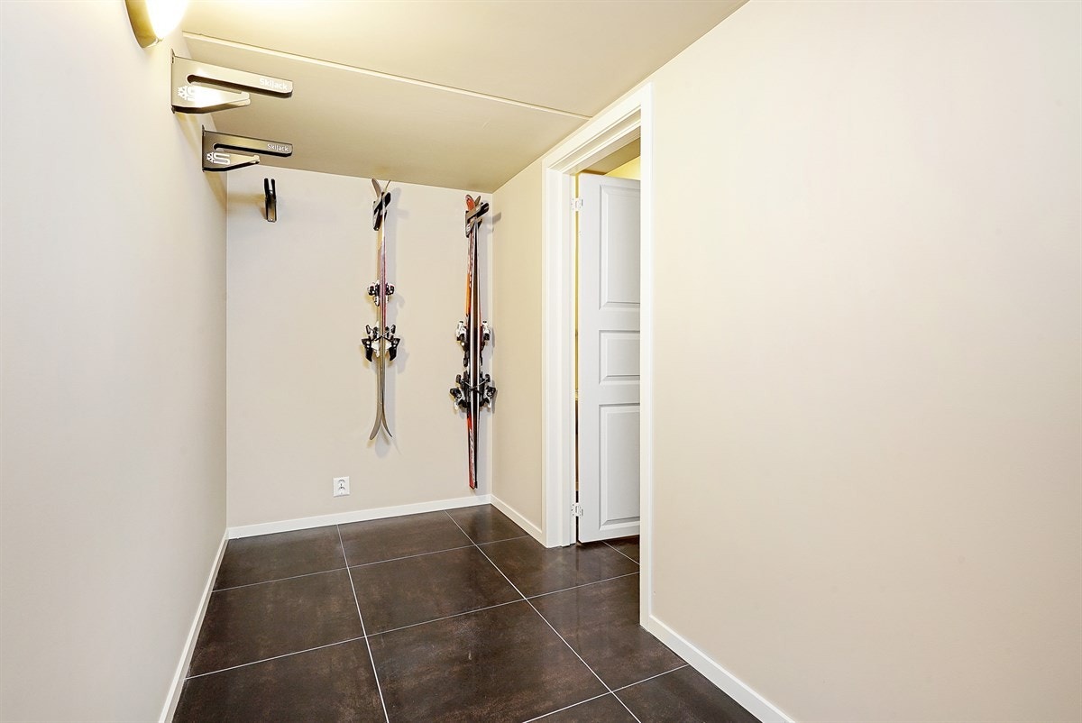 Praktisk rom for Skiutstyr Galleribilde