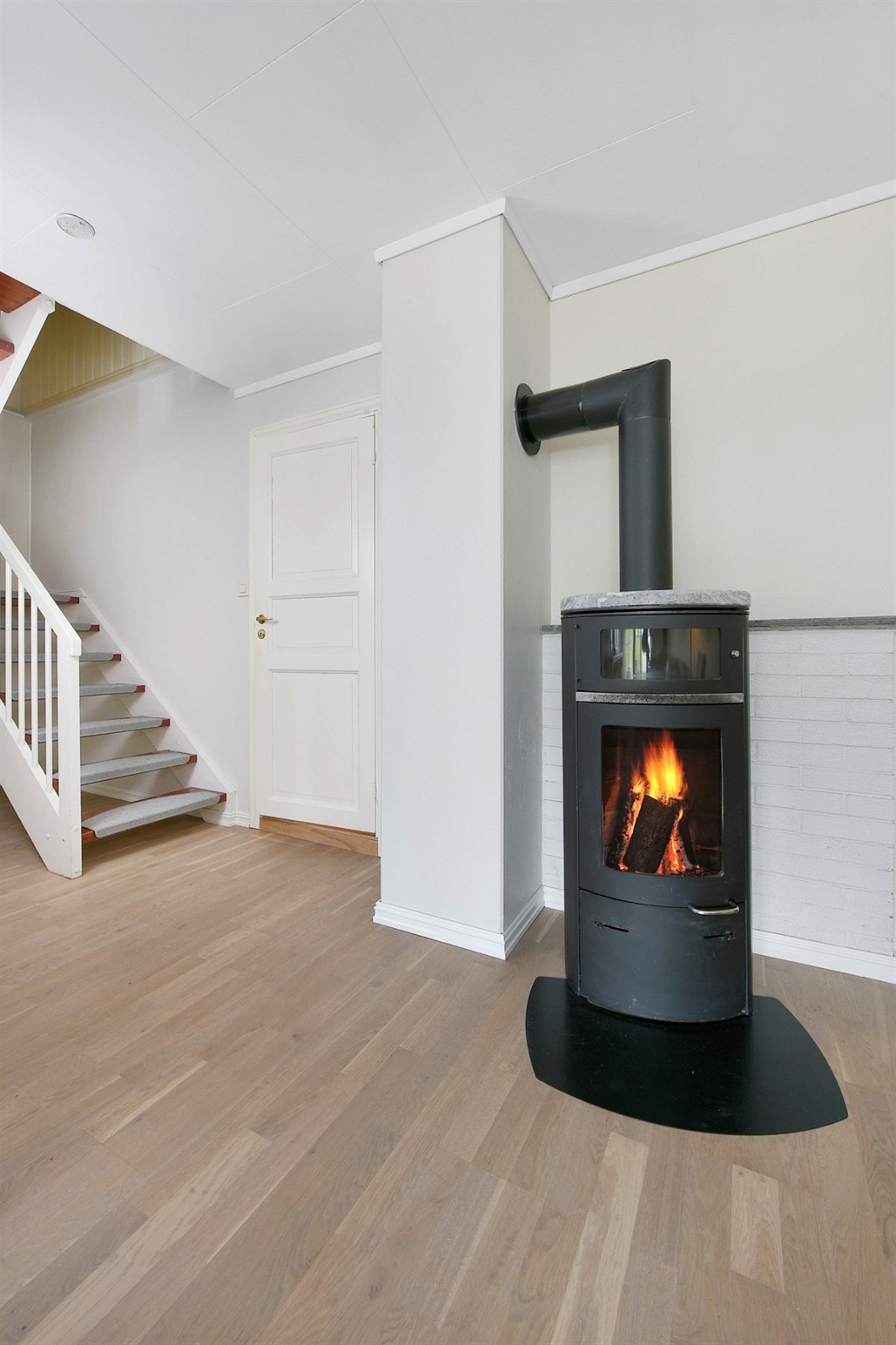 Peis i stuen. Galleribilde