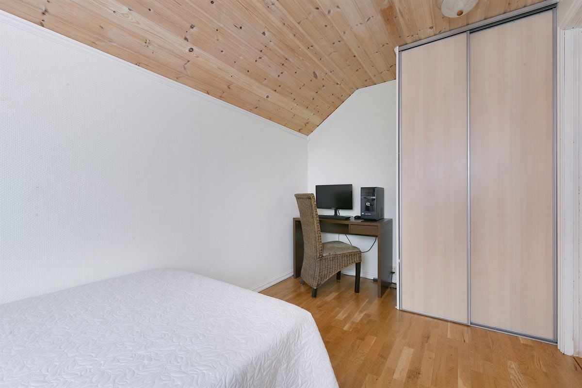 Soverom 2 med tilhørende garderobeløsning. Galleribilde