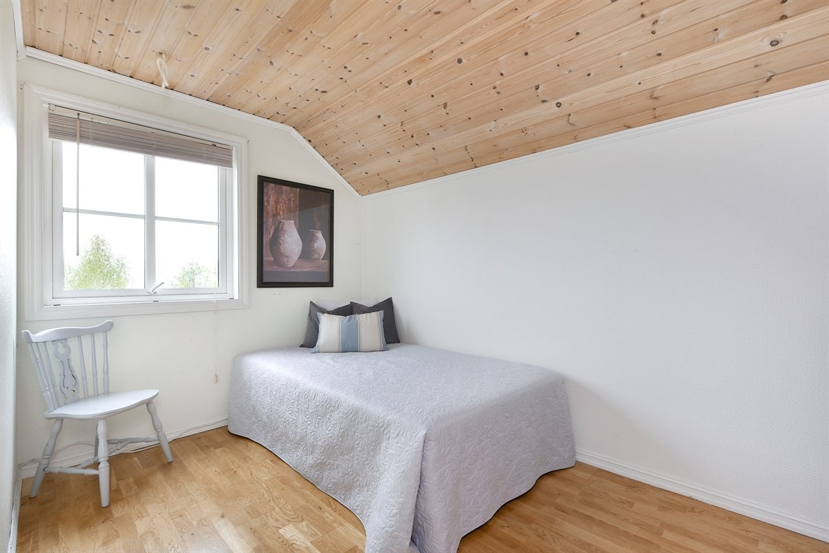 Soverom 2 med tilhørende garderobeløsning. Galleribilde