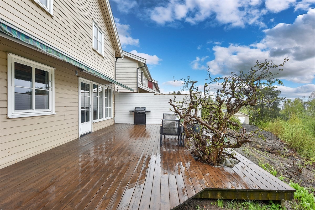 Boligen ligger i Åsen i Mjøndalen og nyter godt av fantastisk utsikt og gode solforhold. Galleribilde