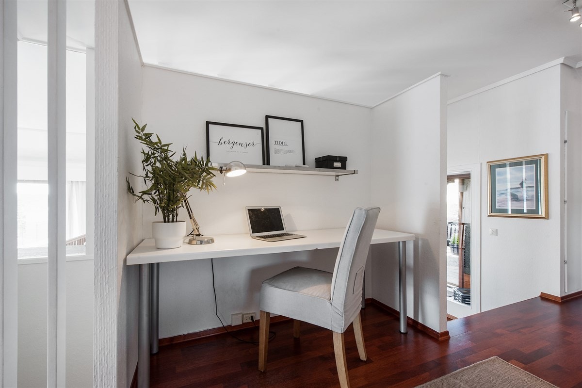 I gangen finnes en skjermet arbeidsplass. Galleribilde