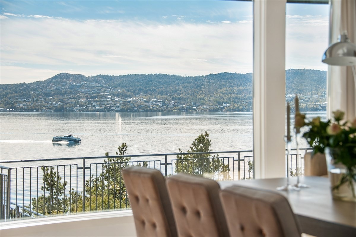 Her kan man nyte mat og en fantastisk utsikt. Galleribilde