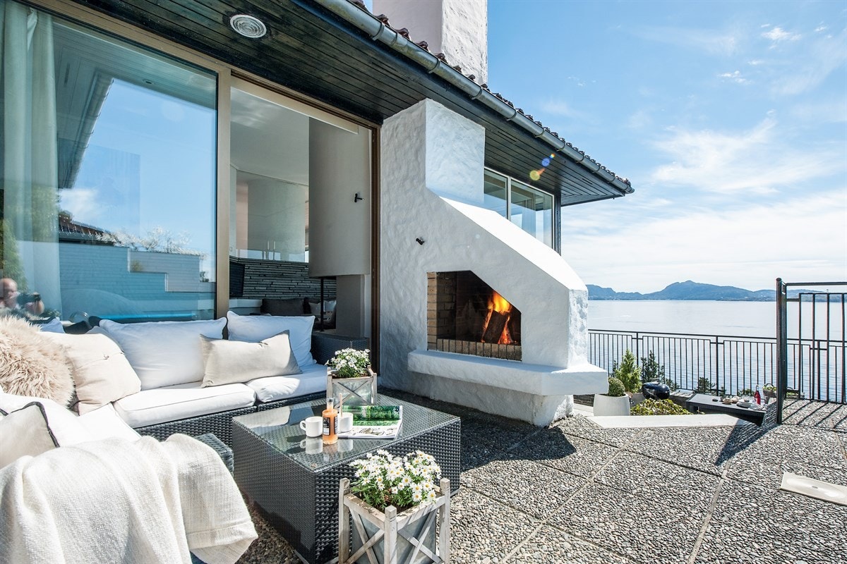 Eiendommens uteplasser er alle usjenerte og solrike. Galleribilde