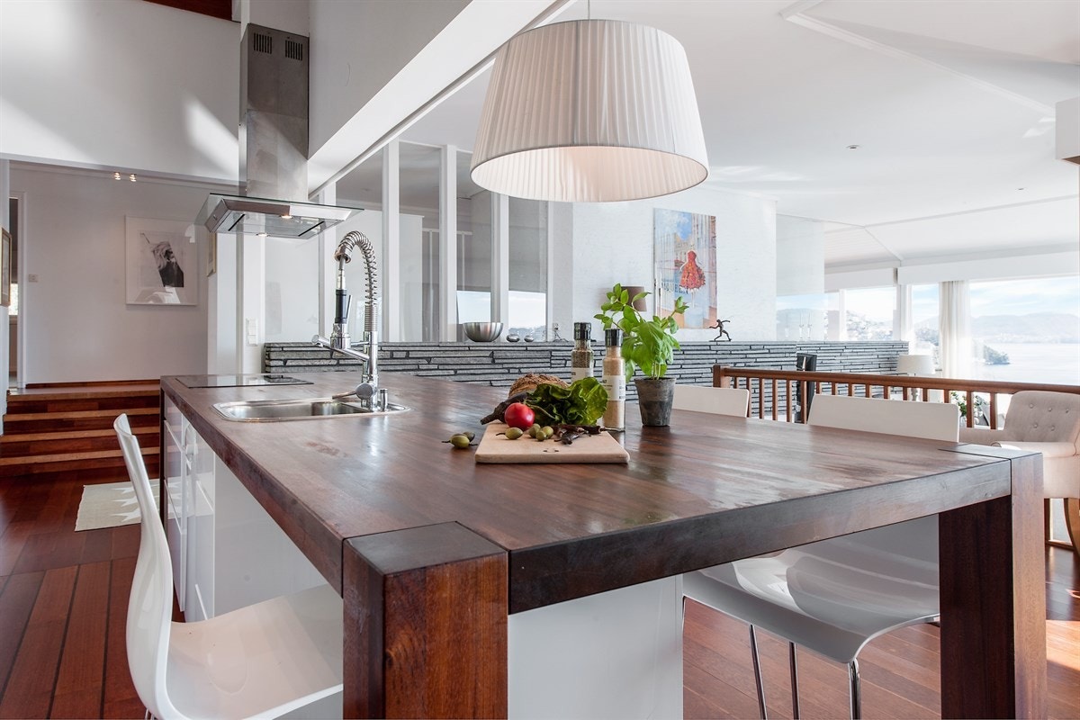 Et sosialt samlingpunkt ved matforberedelsene. Galleribilde