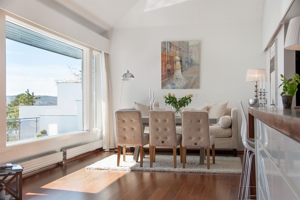 I tilknytning til kjøkken er det plass til en god spisestue. Galleribilde