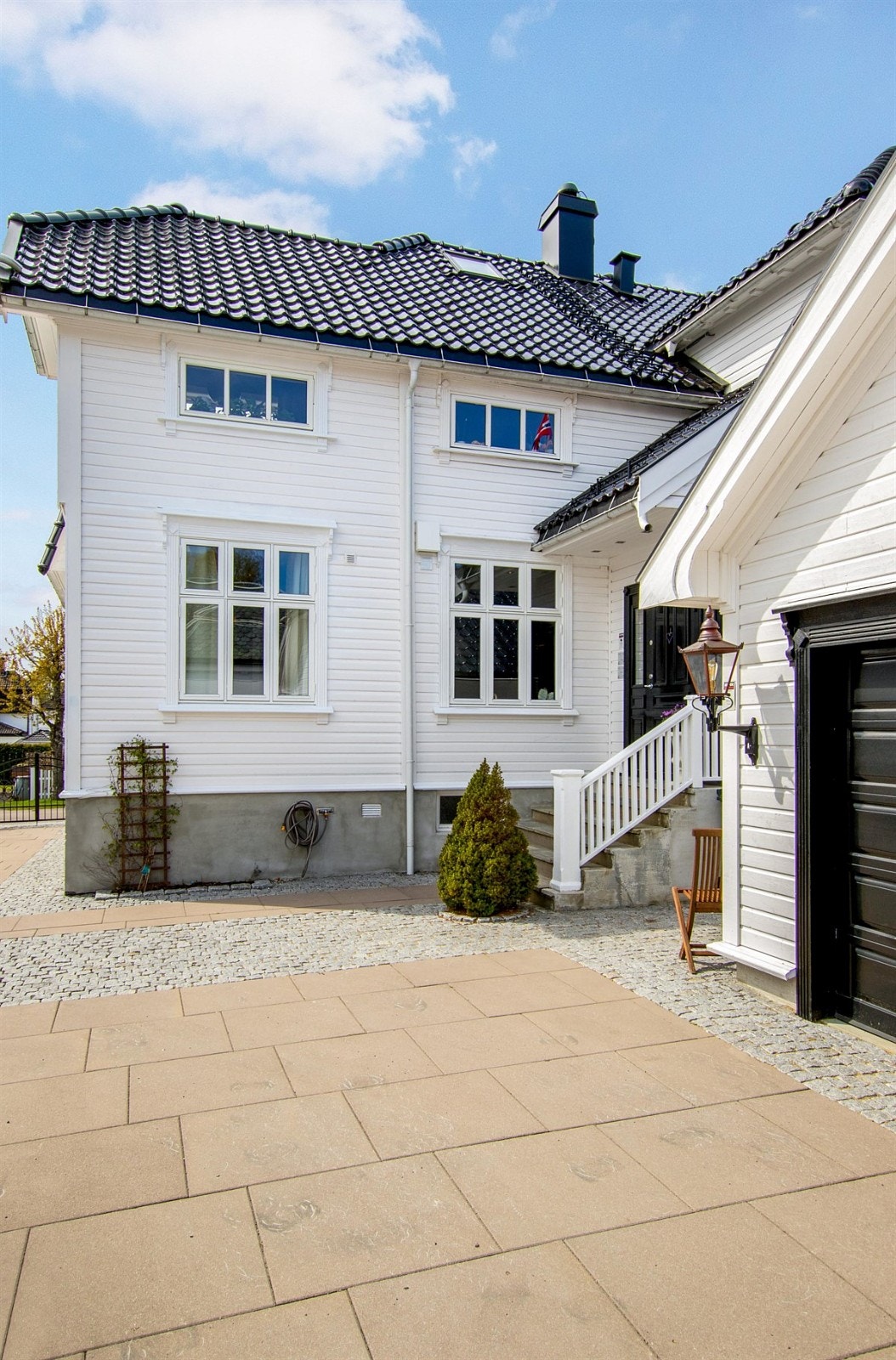 Brosteinsbelagt gårdsplass Galleribilde