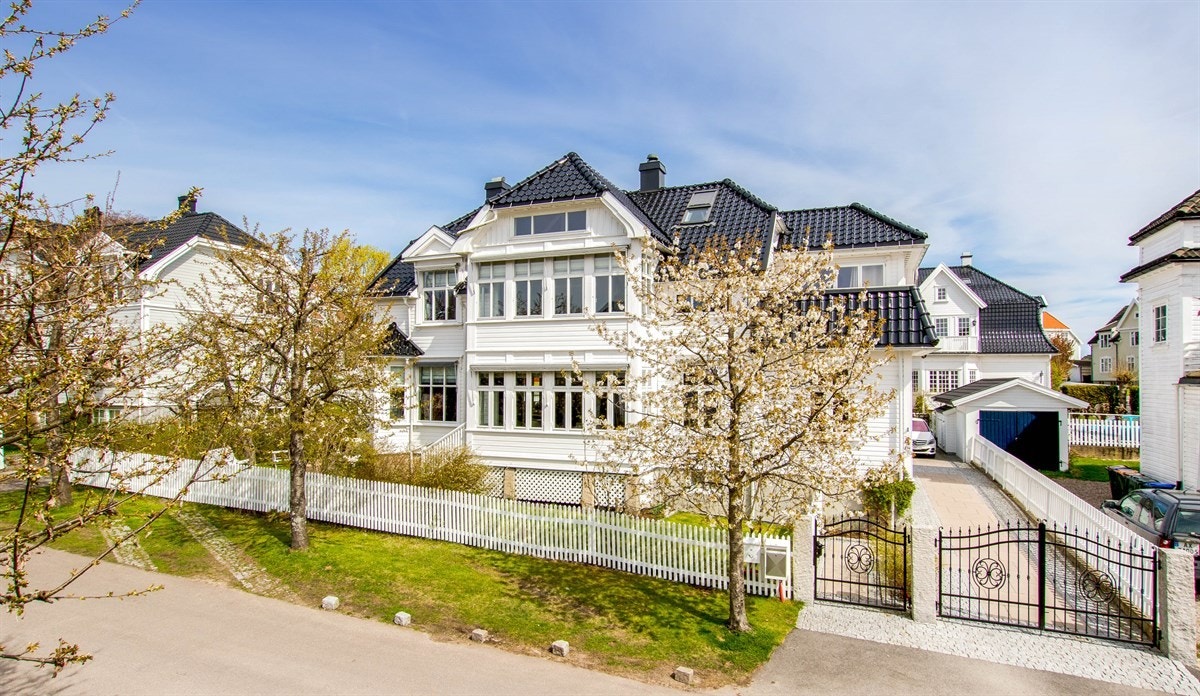 I en rolig gate Galleribilde