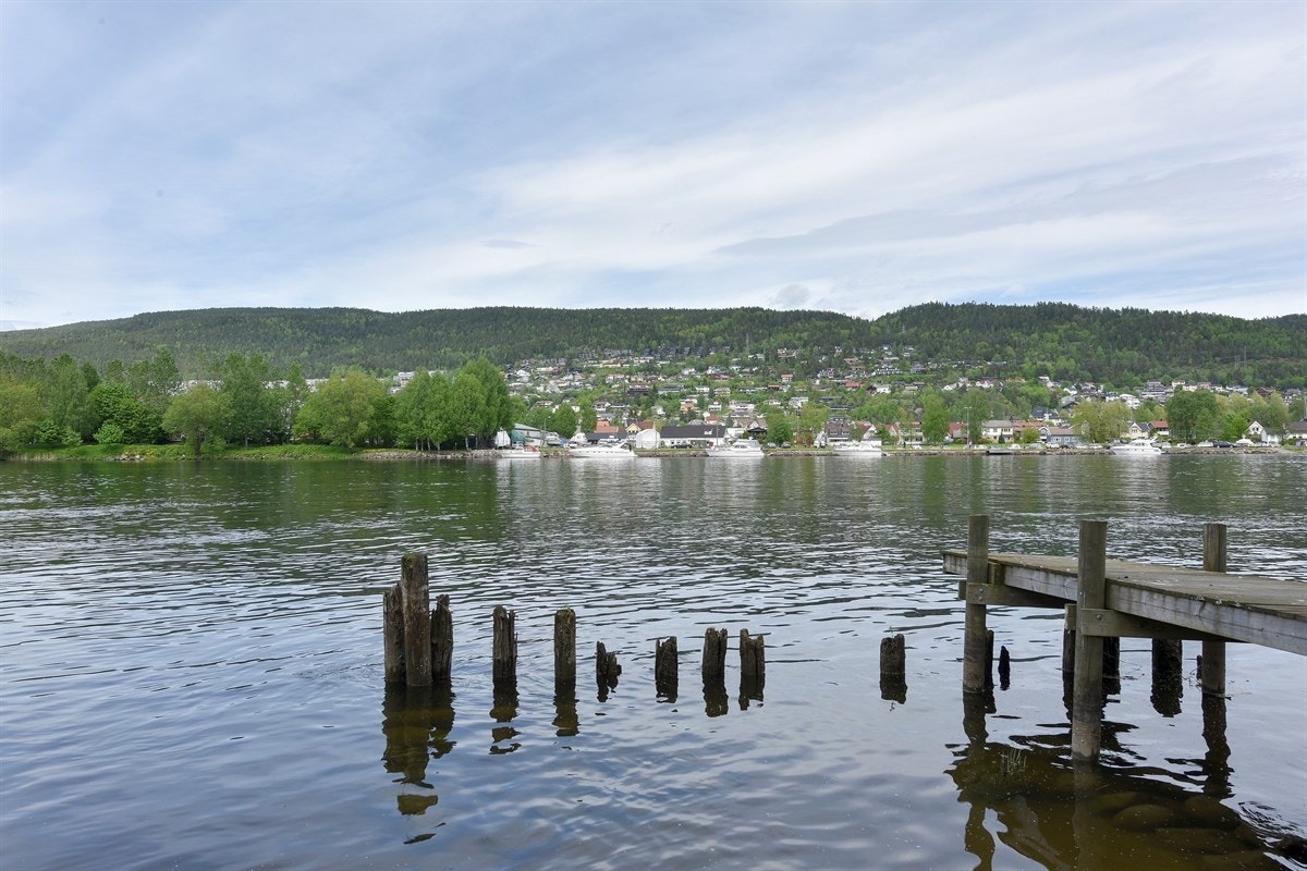 Det er kort gange ned til Drammenselven. Galleribilde