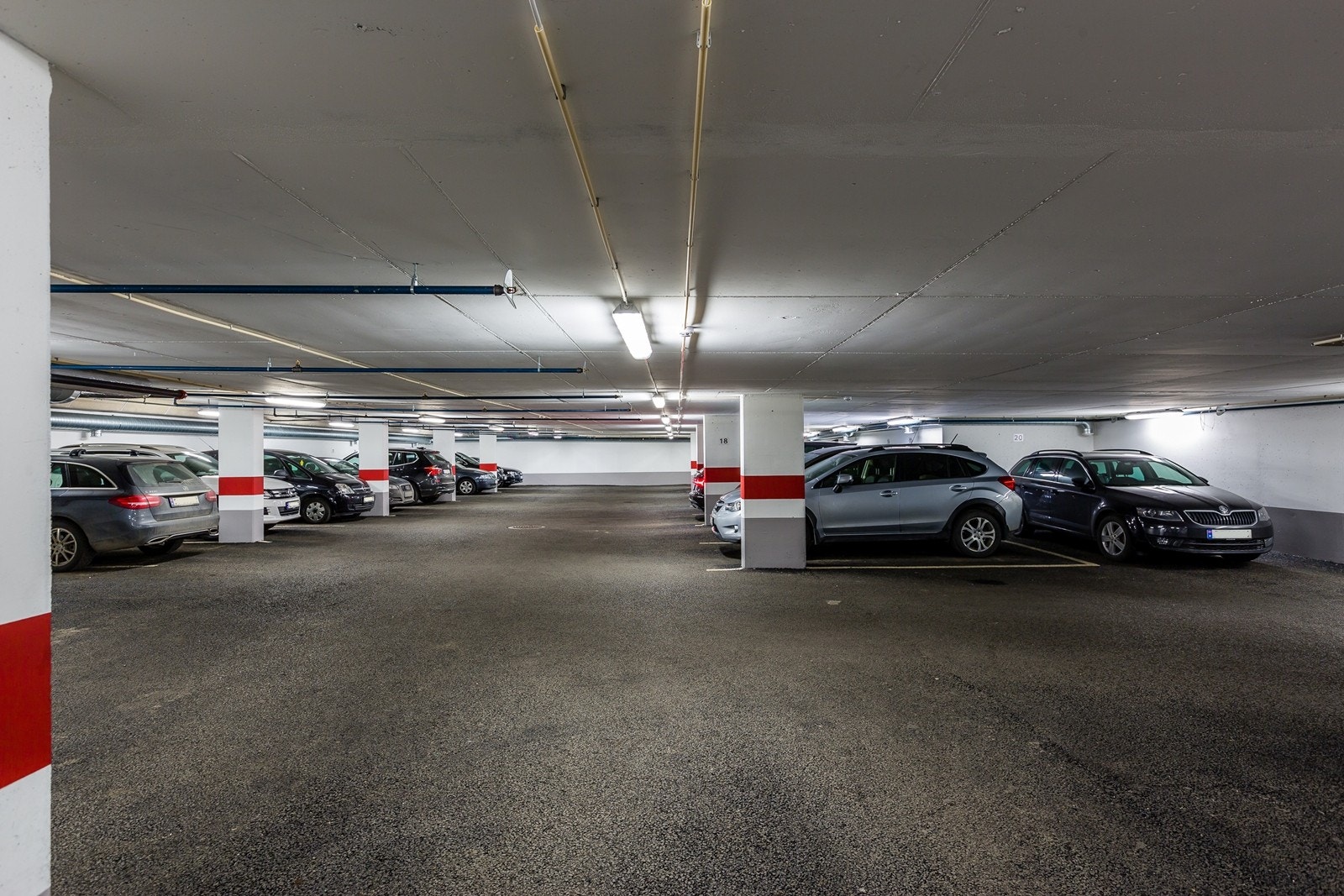 Garasjeplass med heisadkomst fra leilighetsplan Galleribilde