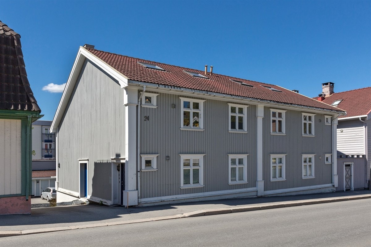 I sentrum finner du også husflidsprodukter, vinmonopol og dagligvare i tillegg til et bredt utvalg av tjenestetilbud, gallerier, museum og mange gode og hyggelige cafeer og restauranter. Galleribilde