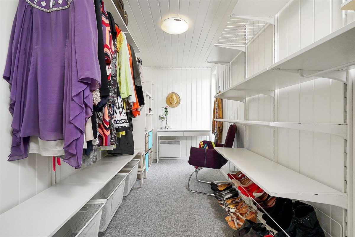 Påkledningsrom direkte fra hovedsoverom Galleribilde