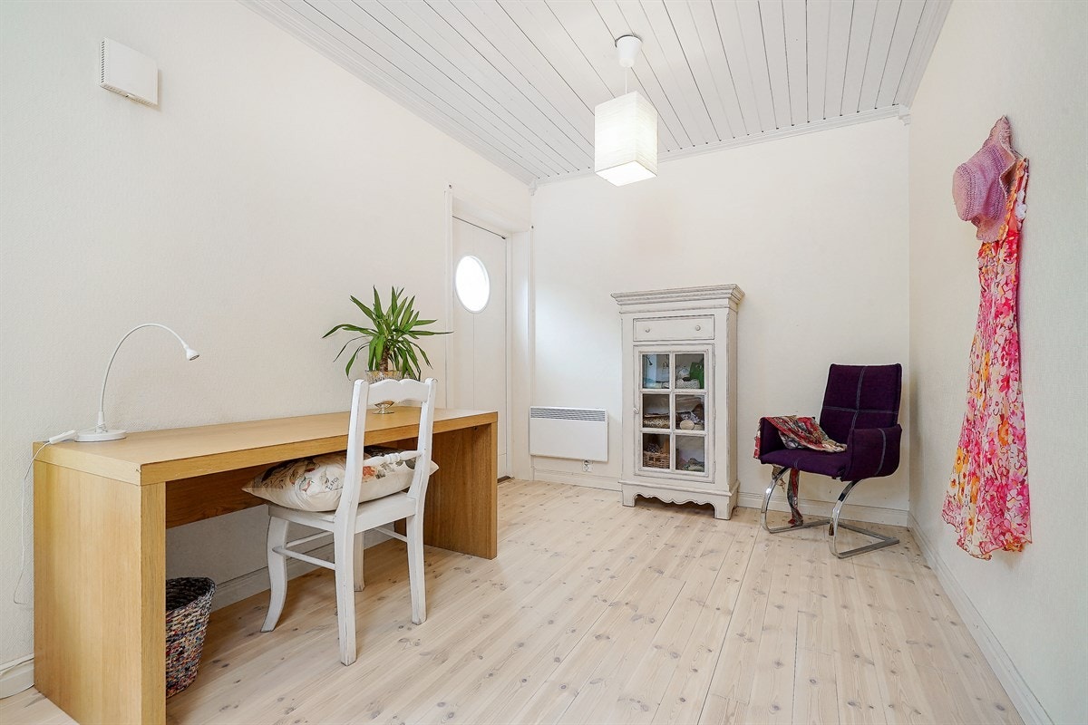 Soverom første etasje med utgang hage Galleribilde