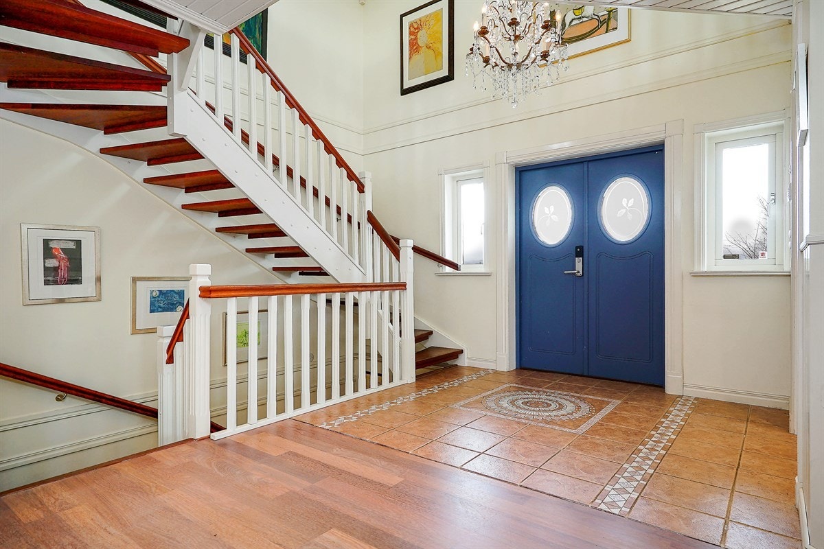 Hall første etasje Galleribilde