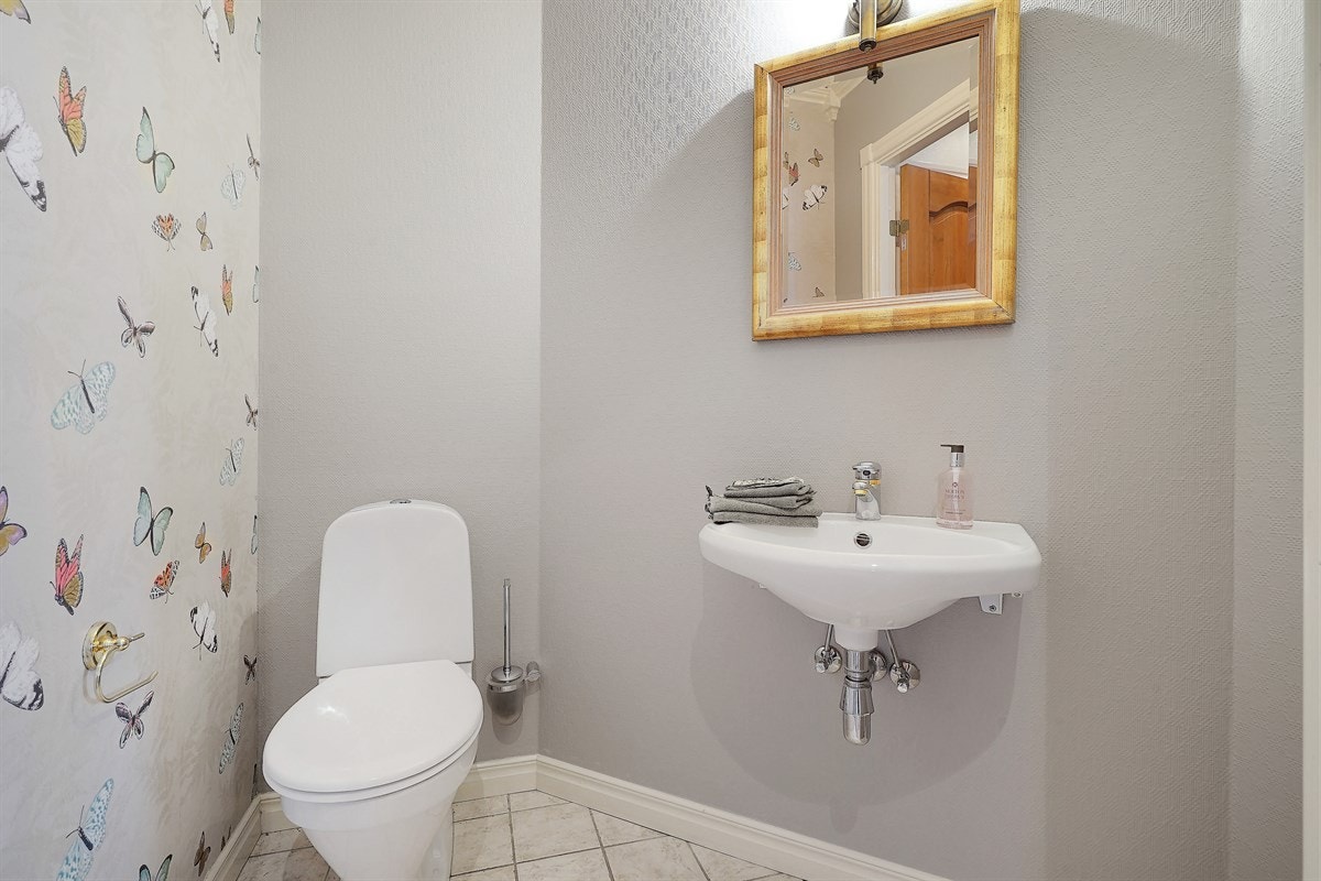 Gjestetoalett 1. etajse Galleribilde