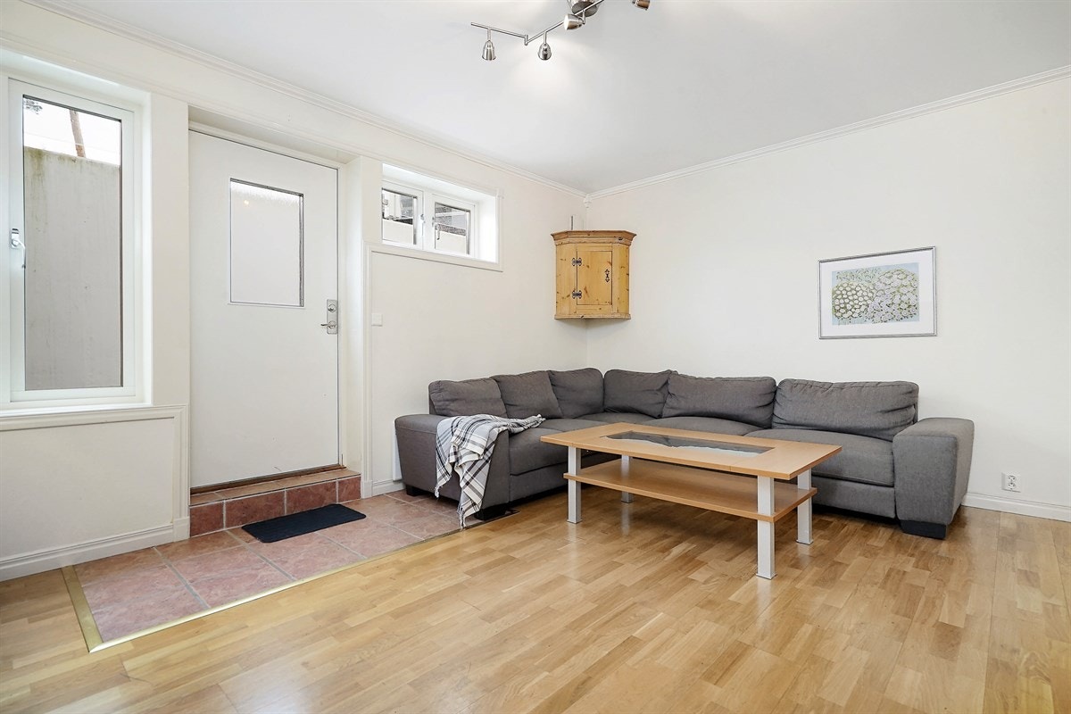 Stue med egen inngang (underetasje) Galleribilde