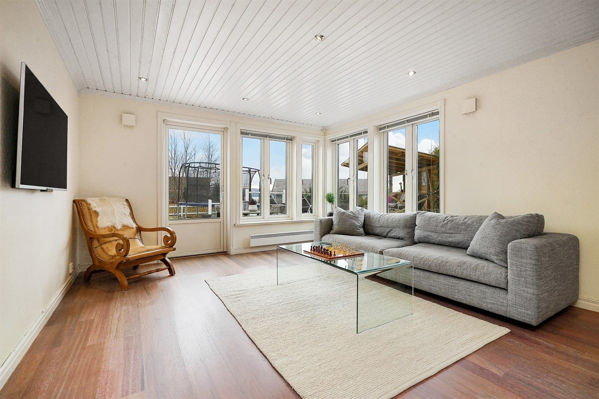 Stue første etasje med utgang til terrasse Galleribilde