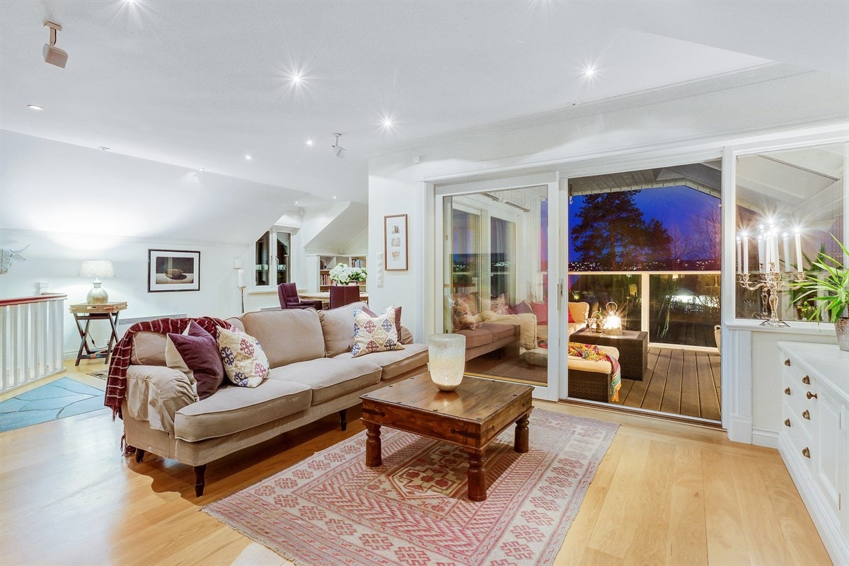 Stue med utgang til veranda Galleribilde