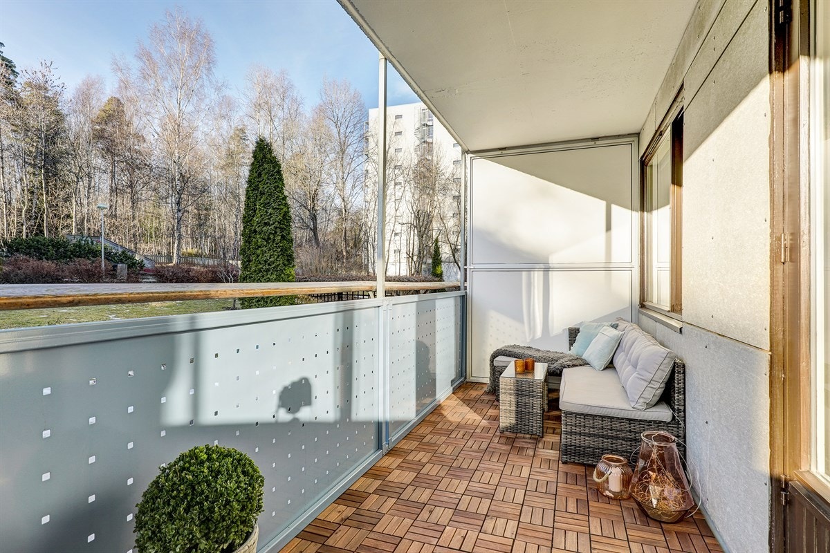 Her har du god plass til utemøblement, gass- eller elektrisk grill og det som hører sommeren til. Galleribilde