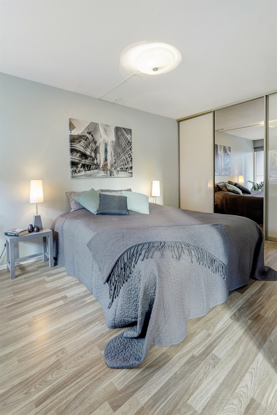 Hovedsoverommet er lyst og luftig. Galleribilde