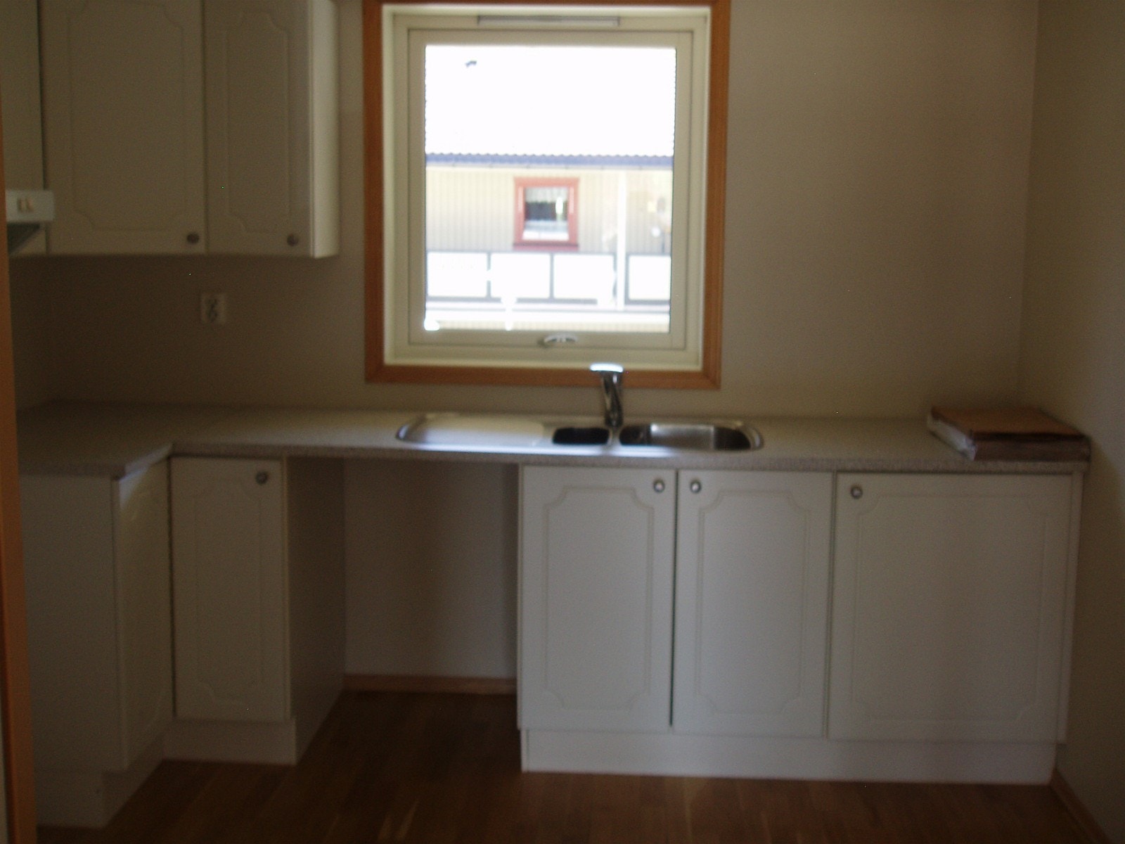 Kjøkkenet har plass for alt av hvitevarer Galleribilde