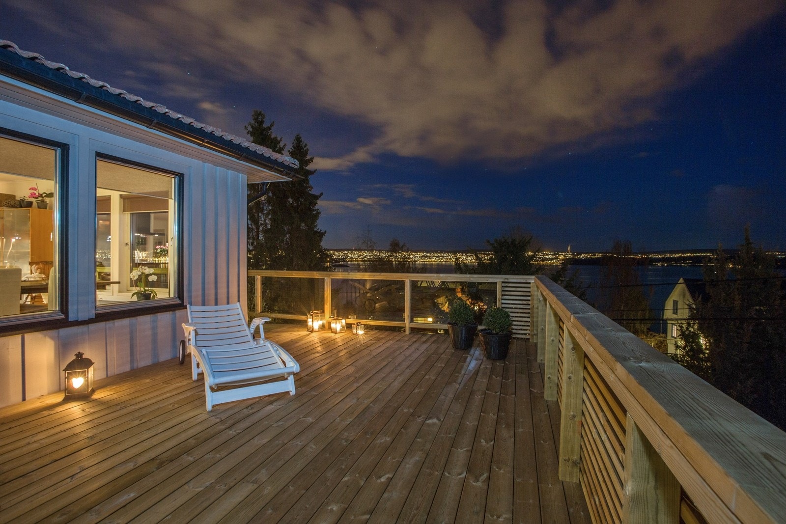 Terrasse med nydelig fjordutsikt Galleribilde