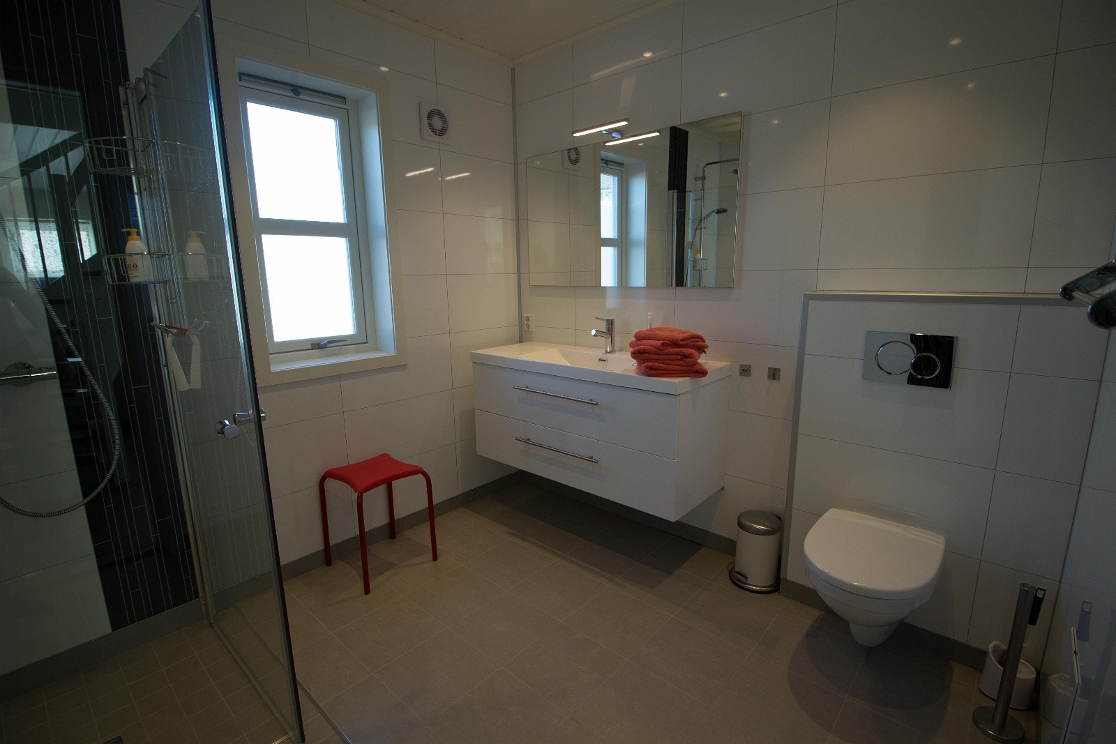 Store bad i første etg. med dusj og WC (RORBU 2) Galleribilde