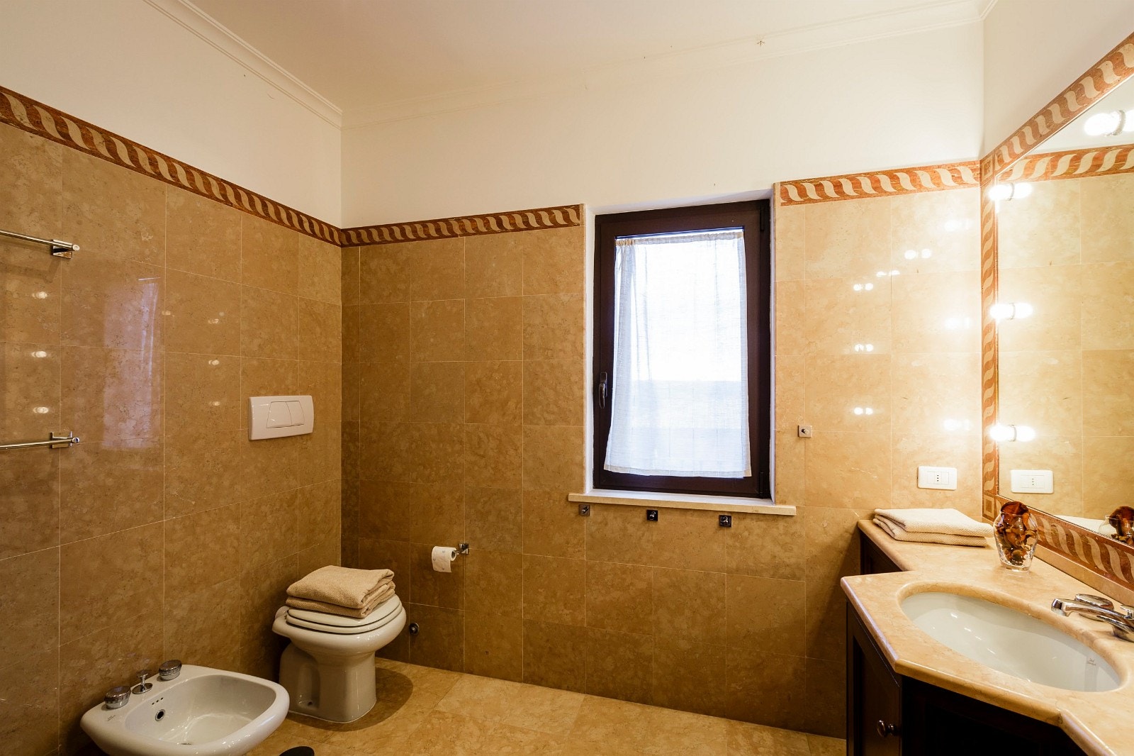 Bad soverom Moneglia og Amelia Galleribilde