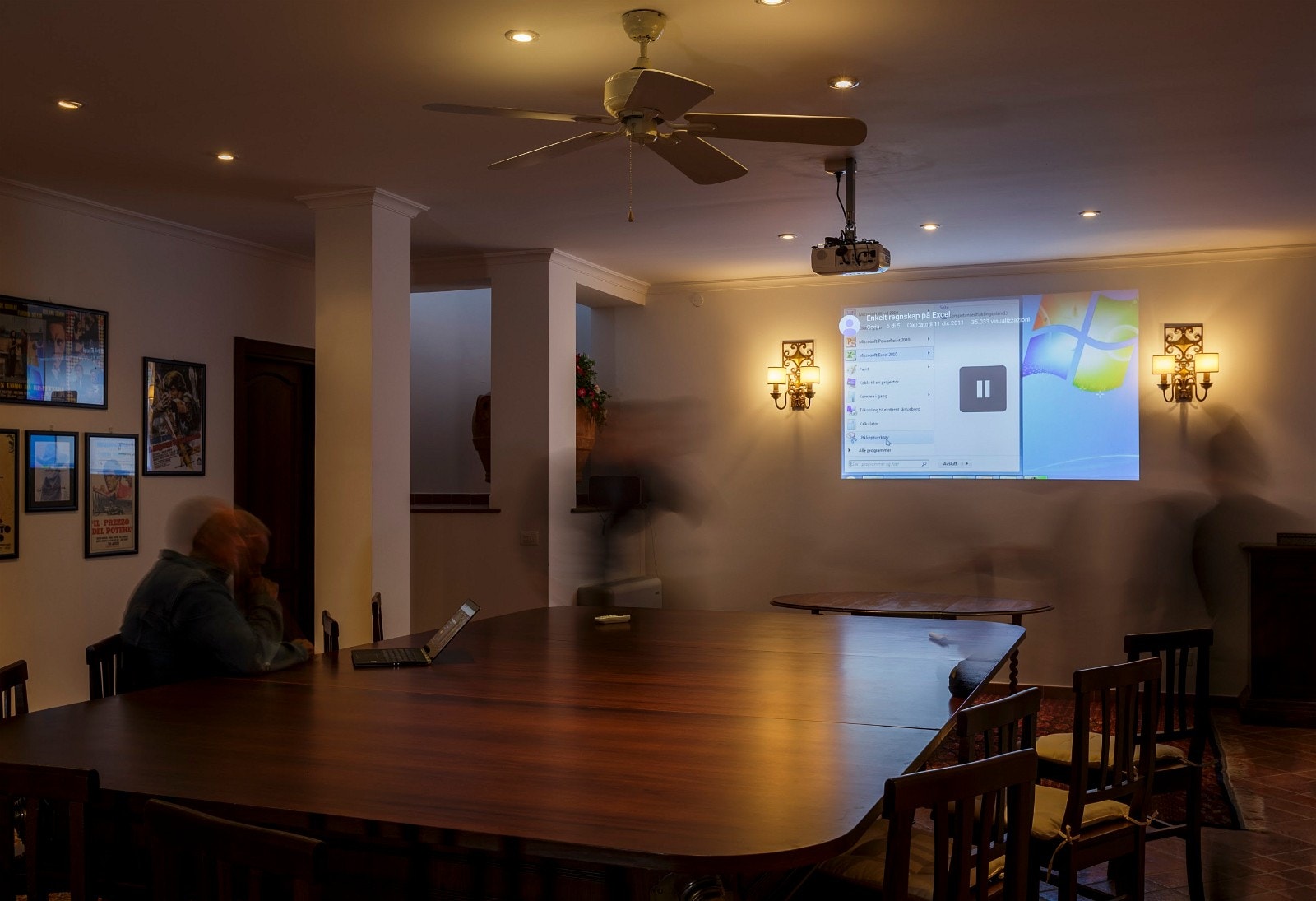 Billiardbordet kan konverteres til bord. Galleribilde