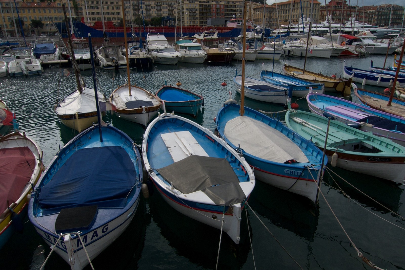 Tradisjonelle båter i havna Galleribilde