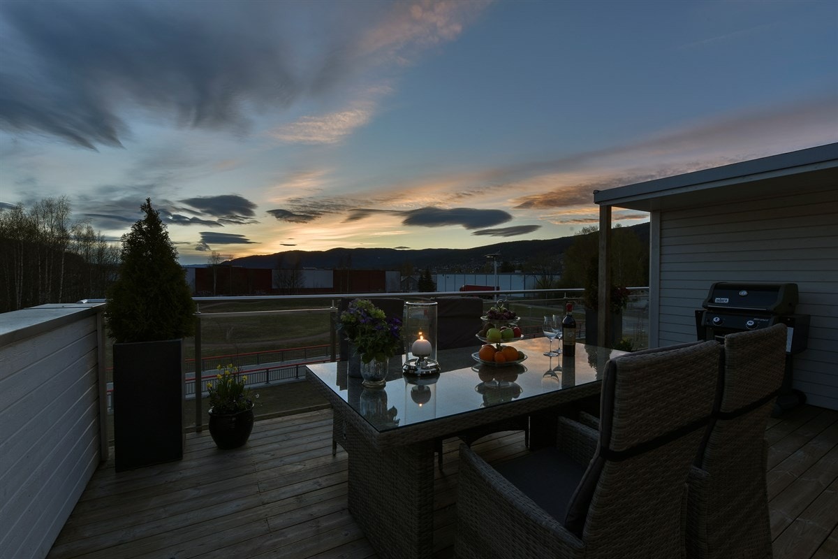 Det er god plass for utemøblement på takterrassen. Galleribilde