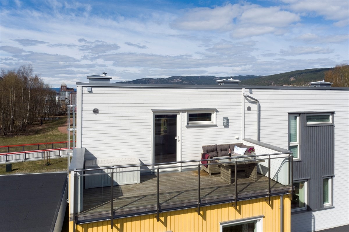 Det er god plass for utemøblement på takterrassen. Galleribilde