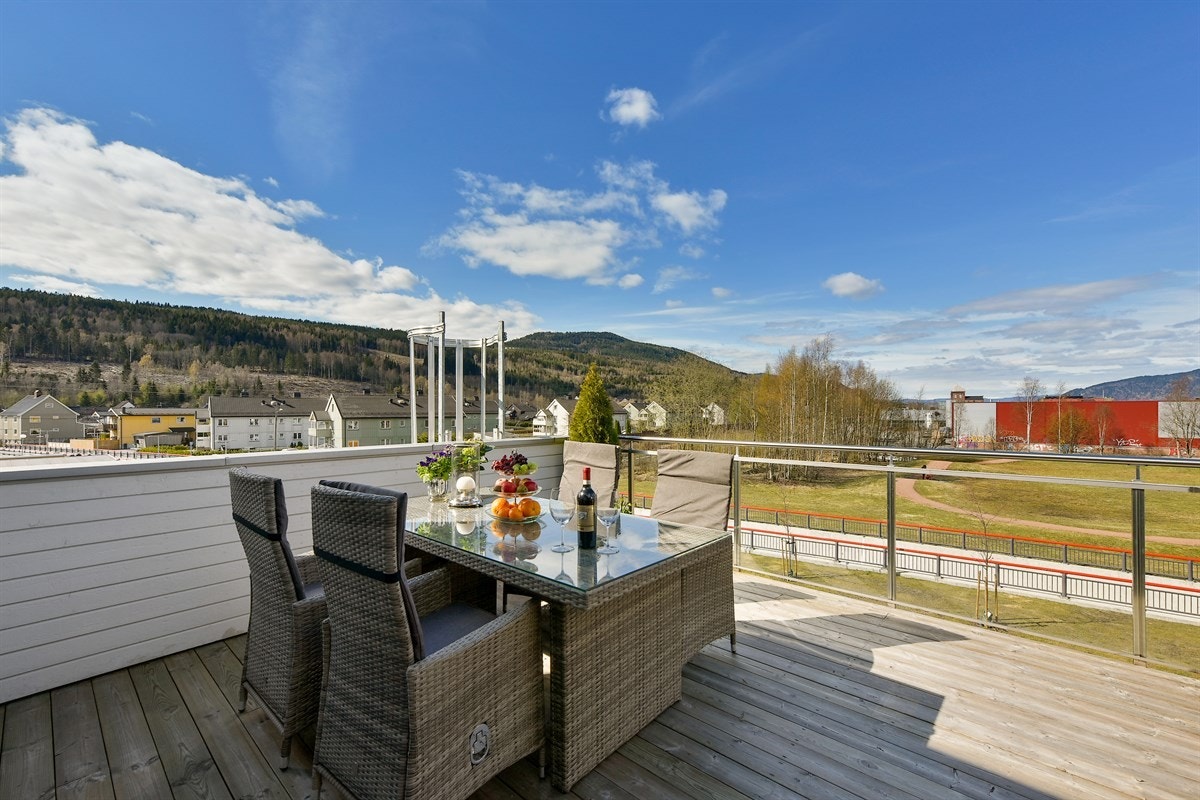 Det er god plass for utemøblement på takterrassen. Galleribilde