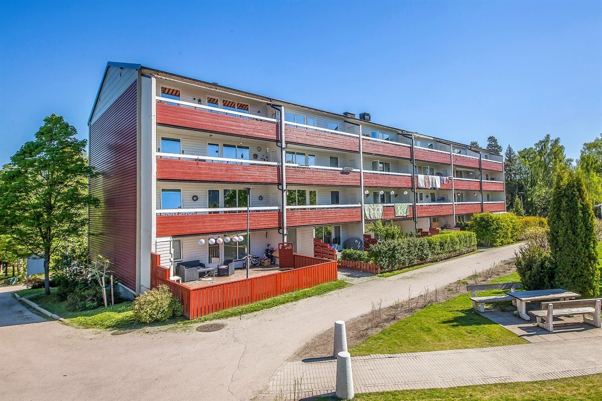 Rugdeberget 6 er en lys og tiltalende 3-roms andelsleilighet med gjennomgående planløsning og normal, god standard Galleribilde