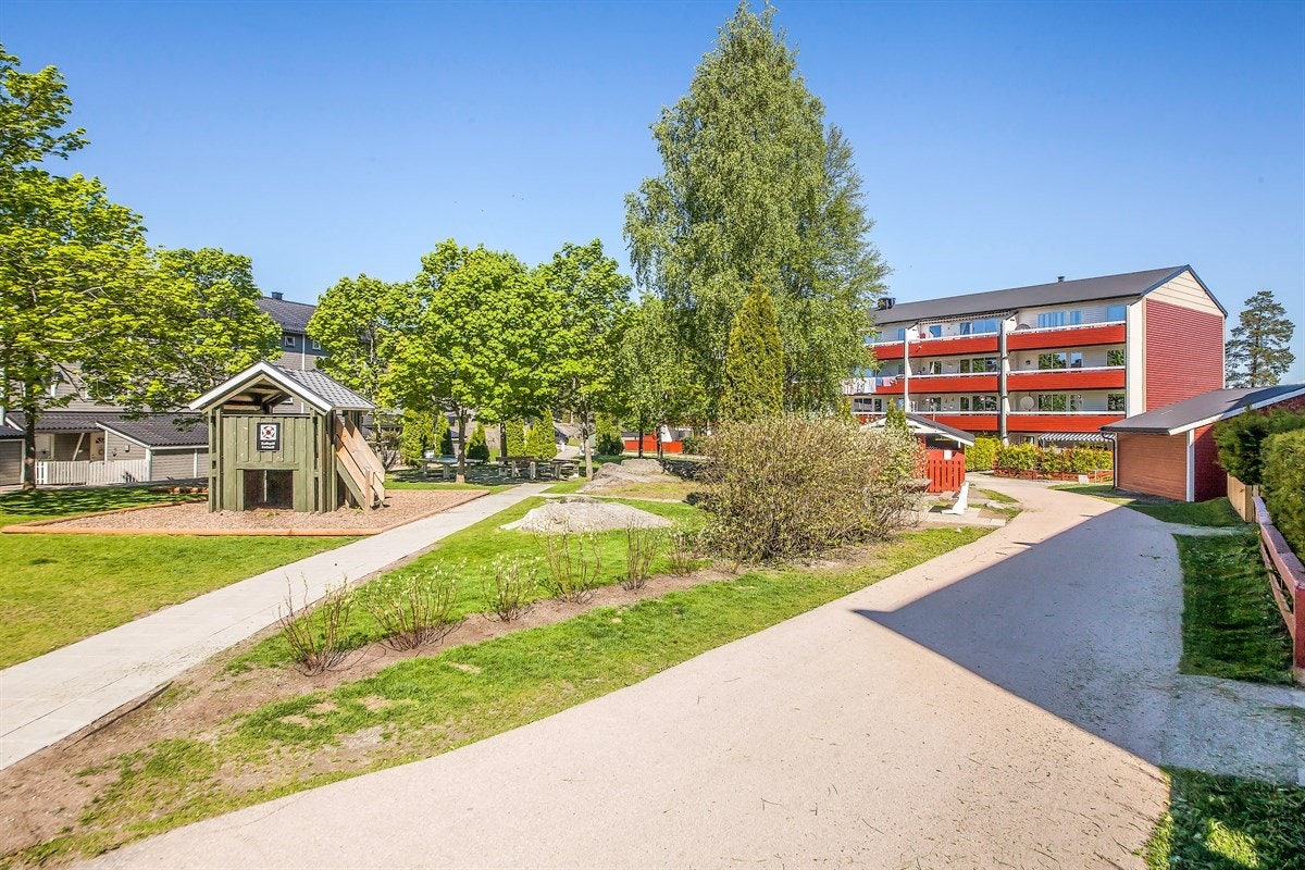 Eiendommen ligger i et veletablert borettslag på barnevennlige Øvre Prinsdal, og det er kort vei til gode kollektivtilbud og grunnskoler Galleribilde