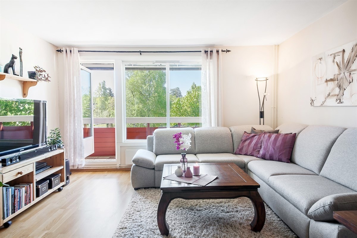 For øvrig er det utgang fra stuen til den romslige og solrike balkongen Galleribilde