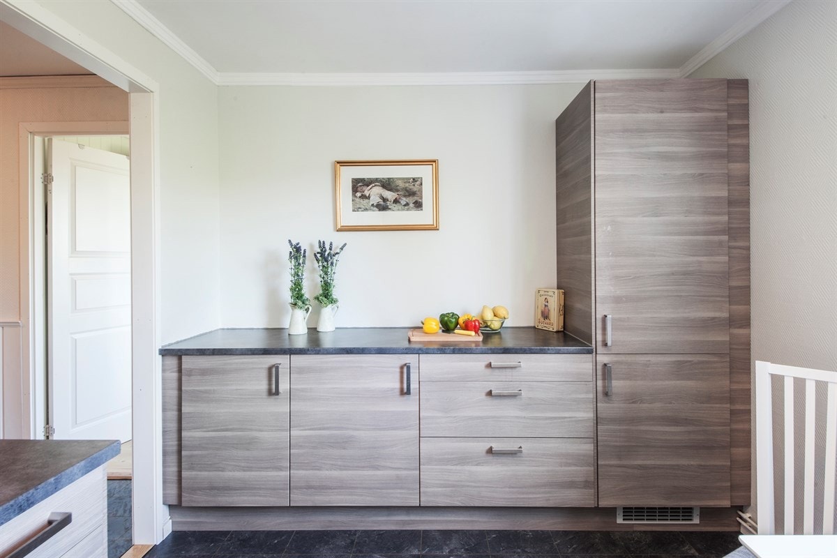 Rommet har også kullfilterventilator, samt plass for et hyggelig frokostbord. Galleribilde