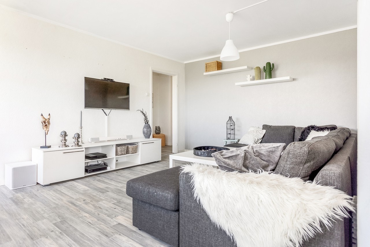 Stuen er av god størrelse og innehar adskilt stue- kjøkkenløsning. God plass til sofagruppe og annet møblement Galleribilde