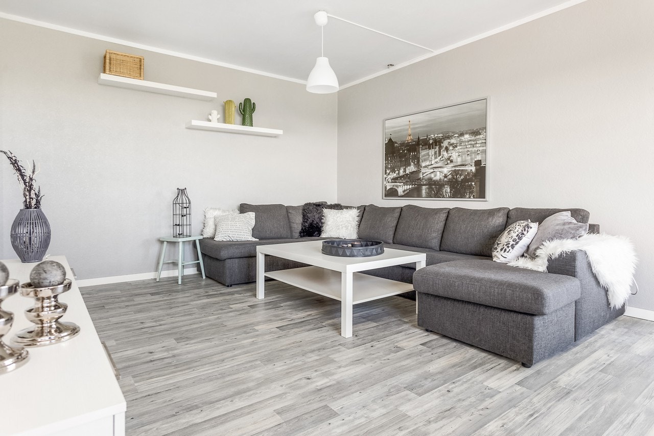 Stuen fremstår som lys og delikat, med flotte og tidsriktige fargekombinasjoner Galleribilde