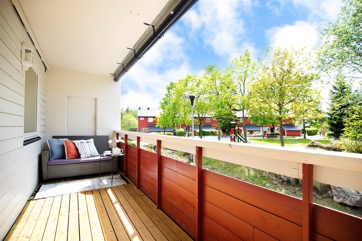 Balkongen har gode solforhold Galleribilde