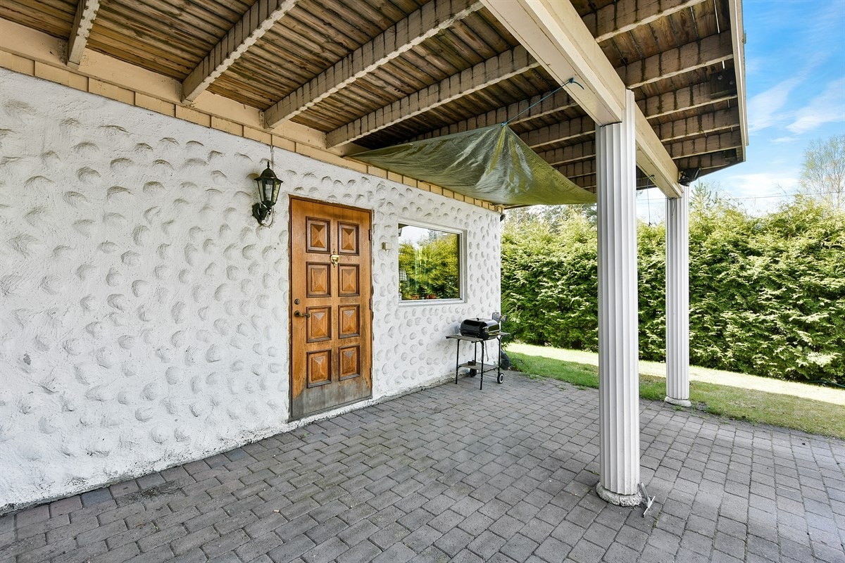 Hybelen ligger i underetasjen og har egen hage, samt egen inngang. Galleribilde